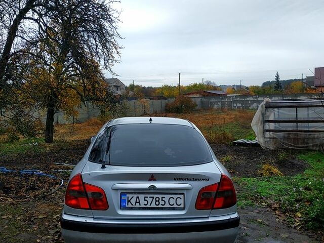 Сірий Міцубісі Харизма, об'ємом двигуна 1.6 л та пробігом 330 тис. км за 2000 $, фото 5 на Automoto.ua