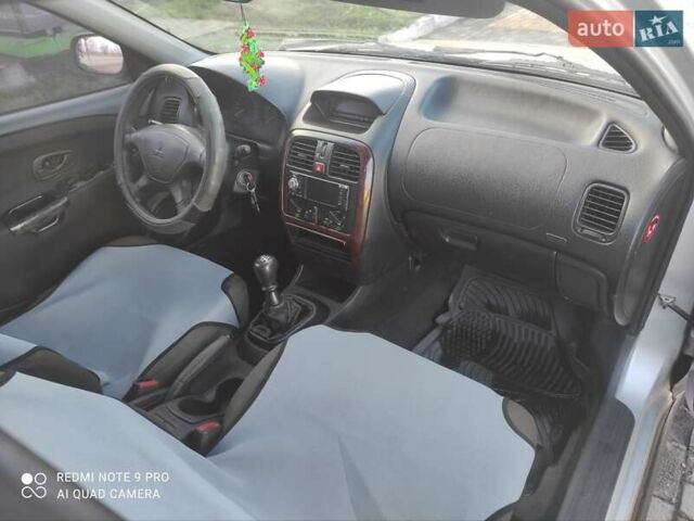 Сірий Міцубісі Харизма, об'ємом двигуна 1.6 л та пробігом 527 тис. км за 2200 $, фото 8 на Automoto.ua