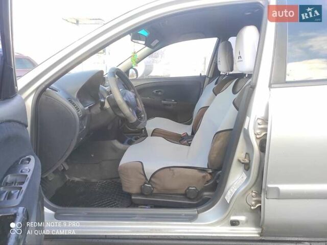 Сірий Міцубісі Харизма, об'ємом двигуна 1.6 л та пробігом 527 тис. км за 2200 $, фото 14 на Automoto.ua