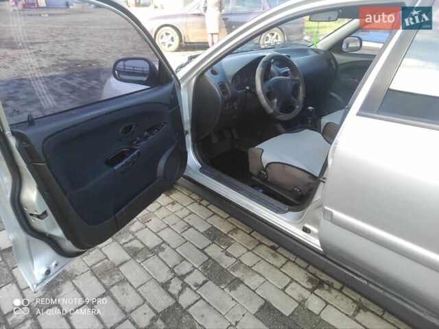 Сірий Міцубісі Харизма, об'ємом двигуна 1.6 л та пробігом 527 тис. км за 2200 $, фото 15 на Automoto.ua