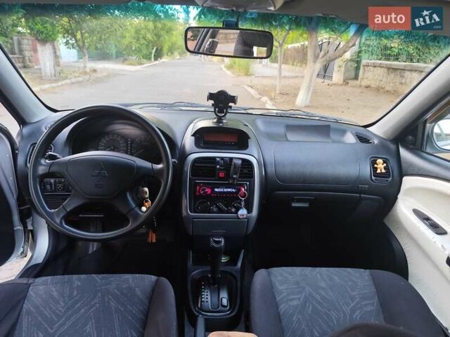 Сірий Міцубісі Харизма, об'ємом двигуна 1.83 л та пробігом 348 тис. км за 3800 $, фото 7 на Automoto.ua