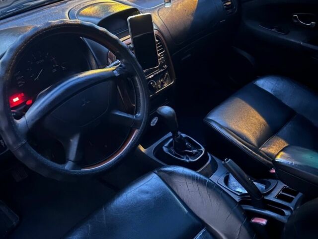 Серый Мицубиси Харизма, объемом двигателя 1.8 л и пробегом 377 тыс. км за 1182 $, фото 7 на Automoto.ua