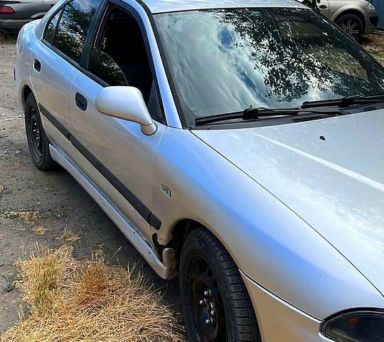 Сірий Міцубісі Харизма, об'ємом двигуна 1.9 л та пробігом 0 тис. км за 1800 $, фото 1 на Automoto.ua