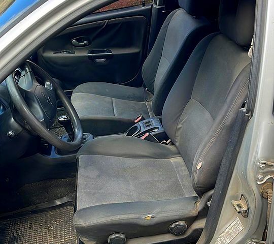 Сірий Міцубісі Харизма, об'ємом двигуна 1.9 л та пробігом 0 тис. км за 1800 $, фото 3 на Automoto.ua