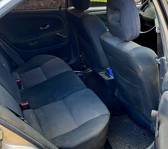 Сірий Міцубісі Харизма, об'ємом двигуна 1.9 л та пробігом 0 тис. км за 1800 $, фото 4 на Automoto.ua