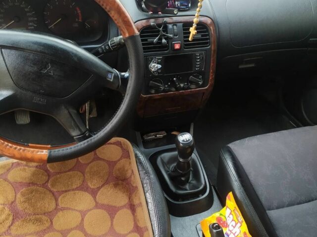 Серый Мицубиси Харизма, объемом двигателя 1.6 л и пробегом 330 тыс. км за 2800 $, фото 16 на Automoto.ua