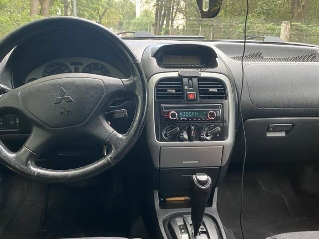 Серый Мицубиси Харизма, объемом двигателя 1.8 л и пробегом 265 тыс. км за 3500 $, фото 4 на Automoto.ua