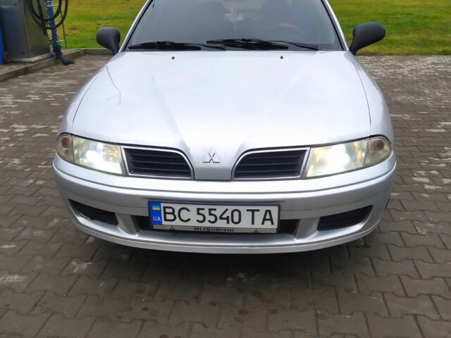 Серый Мицубиси Харизма, объемом двигателя 1.6 л и пробегом 330 тыс. км за 2800 $, фото 2 на Automoto.ua