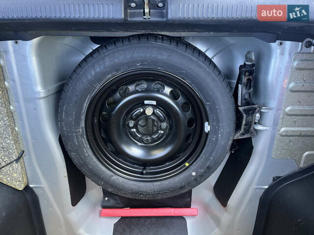 Серый Мицубиси Харизма, объемом двигателя 1.8 л и пробегом 214 тыс. км за 5650 $, фото 27 на Automoto.ua