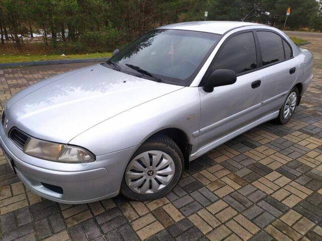 Серый Мицубиси Харизма, объемом двигателя 1.6 л и пробегом 330 тыс. км за 2800 $, фото 4 на Automoto.ua