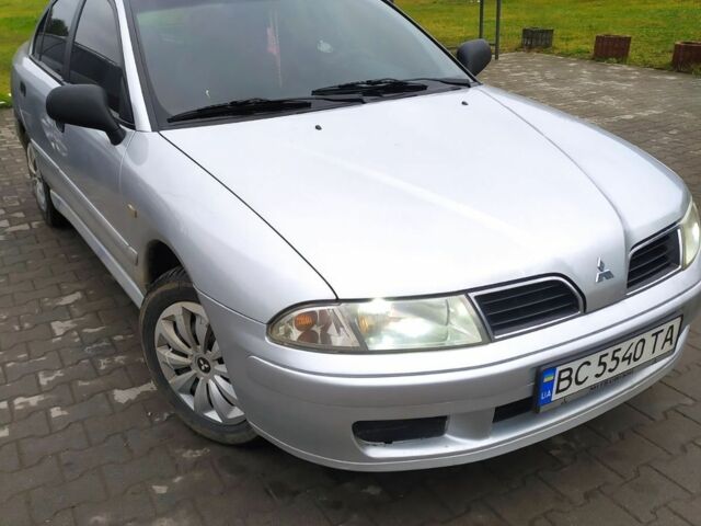 Серый Мицубиси Харизма, объемом двигателя 1.6 л и пробегом 330 тыс. км за 2800 $, фото 1 на Automoto.ua