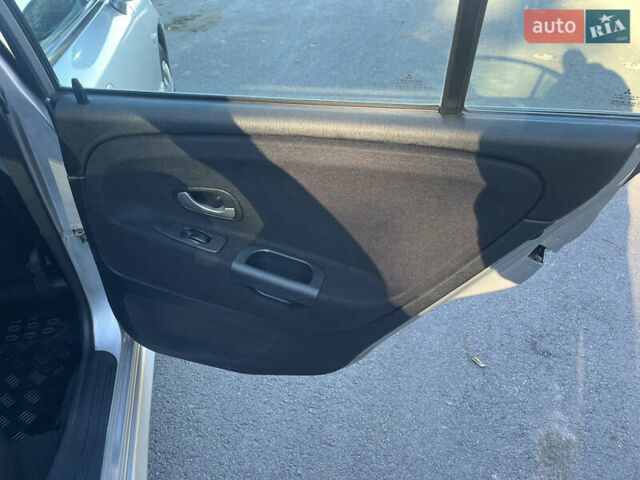 Серый Мицубиси Харизма, объемом двигателя 1.8 л и пробегом 214 тыс. км за 5650 $, фото 21 на Automoto.ua