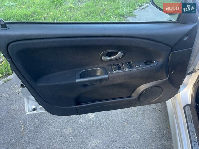 Серый Мицубиси Харизма, объемом двигателя 1.8 л и пробегом 214 тыс. км за 5650 $, фото 17 на Automoto.ua