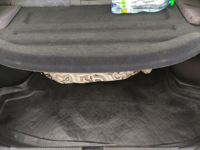 Серый Мицубиси Харизма, объемом двигателя 1.6 л и пробегом 330 тыс. км за 2800 $, фото 20 на Automoto.ua