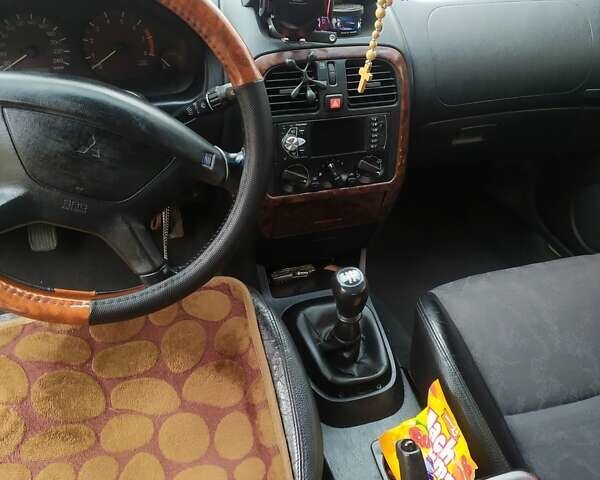 Сірий Міцубісі Харизма, об'ємом двигуна 1.6 л та пробігом 330 тис. км за 2800 $, фото 11 на Automoto.ua