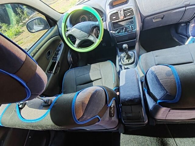 Синий Мицубиси Харизма, объемом двигателя 1.9 л и пробегом 300 тыс. км за 2576 $, фото 13 на Automoto.ua