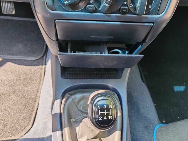 Синий Мицубиси Харизма, объемом двигателя 1.9 л и пробегом 300 тыс. км за 2576 $, фото 12 на Automoto.ua