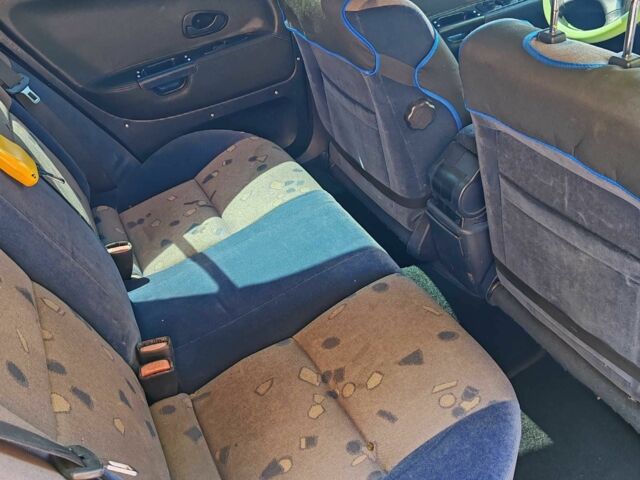 Синий Мицубиси Харизма, объемом двигателя 1.9 л и пробегом 300 тыс. км за 2576 $, фото 10 на Automoto.ua