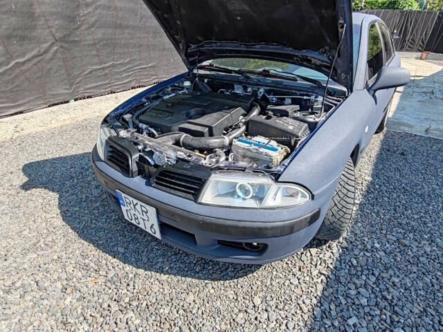 Синий Мицубиси Харизма, объемом двигателя 1.9 л и пробегом 300 тыс. км за 2576 $, фото 2 на Automoto.ua