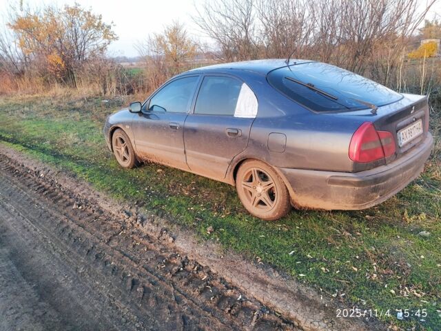 Синий Мицубиси Харизма, объемом двигателя 1.6 л и пробегом 300 тыс. км за 1800 $, фото 1 на Automoto.ua