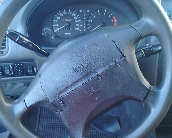 Синий Мицубиси Харизма, объемом двигателя 1.8 л и пробегом 276 тыс. км за 2400 $, фото 2 на Automoto.ua