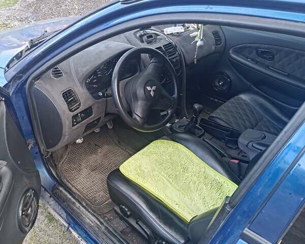 Синий Мицубиси Харизма, объемом двигателя 1.6 л и пробегом 380 тыс. км за 1900 $, фото 5 на Automoto.ua