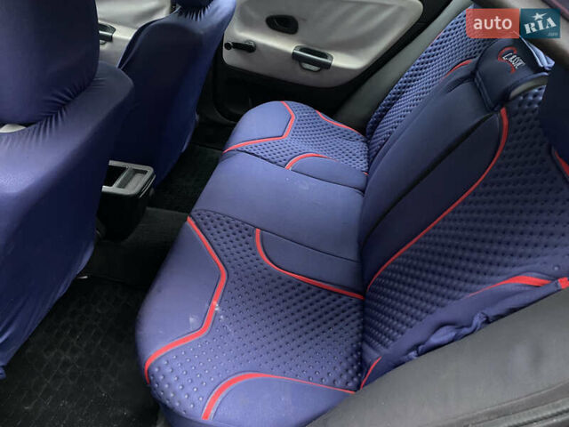 Синій Міцубісі Харизма, об'ємом двигуна 1.6 л та пробігом 170 тис. км за 3000 $, фото 14 на Automoto.ua