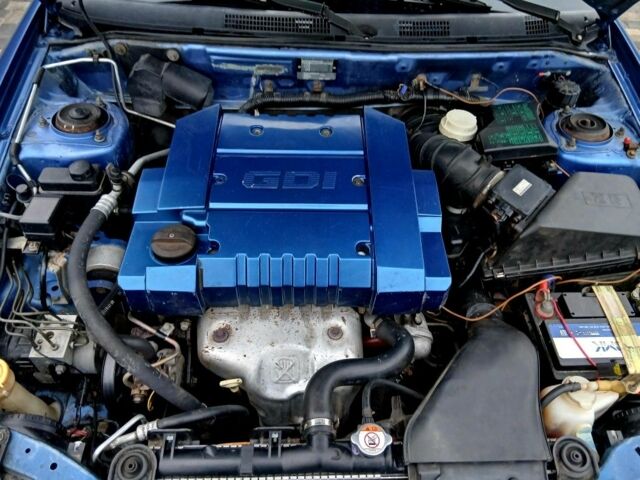 Синий Мицубиси Харизма, объемом двигателя 1.8 л и пробегом 305 тыс. км за 3999 $, фото 4 на Automoto.ua