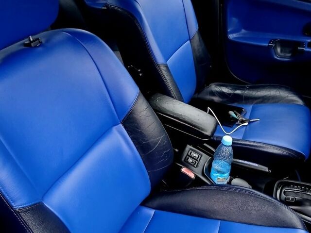 Синий Мицубиси Харизма, объемом двигателя 1.8 л и пробегом 305 тыс. км за 3999 $, фото 4 на Automoto.ua