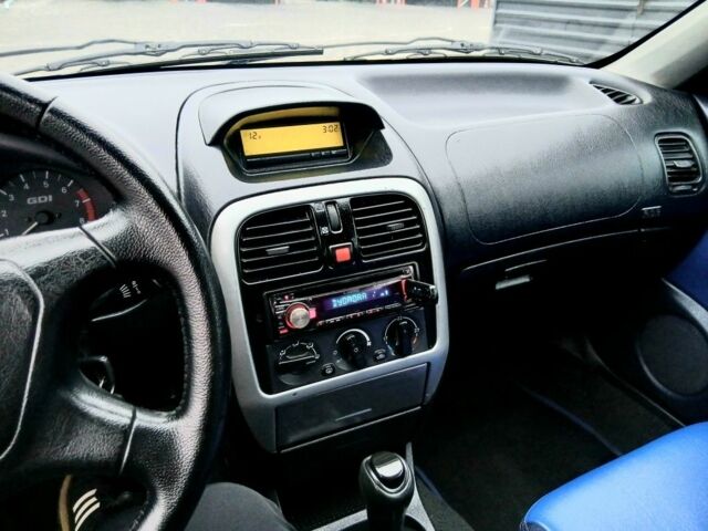 Синий Мицубиси Харизма, объемом двигателя 1.8 л и пробегом 305 тыс. км за 3999 $, фото 13 на Automoto.ua