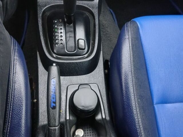 Синий Мицубиси Харизма, объемом двигателя 1.8 л и пробегом 305 тыс. км за 3999 $, фото 14 на Automoto.ua