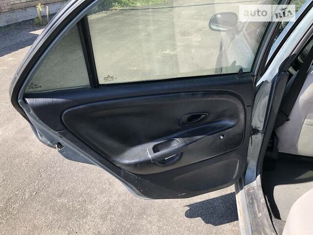 Синий Мицубиси Харизма, объемом двигателя 1.6 л и пробегом 190 тыс. км за 2600 $, фото 11 на Automoto.ua