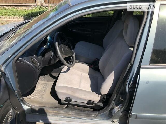 Синий Мицубиси Харизма, объемом двигателя 1.6 л и пробегом 190 тыс. км за 2600 $, фото 12 на Automoto.ua