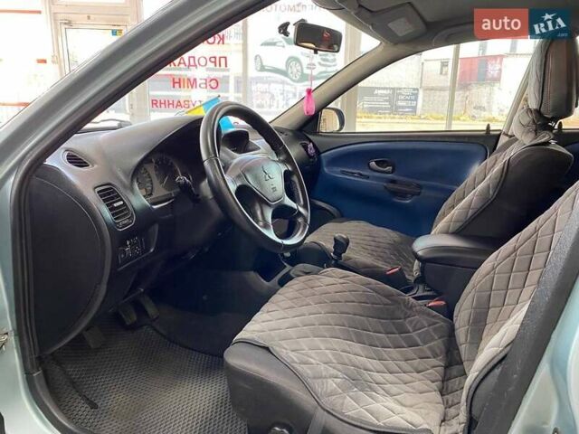 Синий Мицубиси Харизма, объемом двигателя 1.6 л и пробегом 346 тыс. км за 2990 $, фото 16 на Automoto.ua