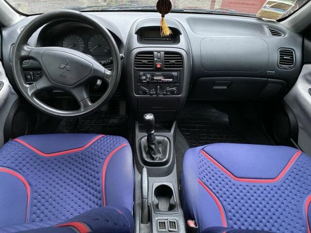 Синій Міцубісі Харизма, об'ємом двигуна 1.6 л та пробігом 170 тис. км за 3000 $, фото 13 на Automoto.ua