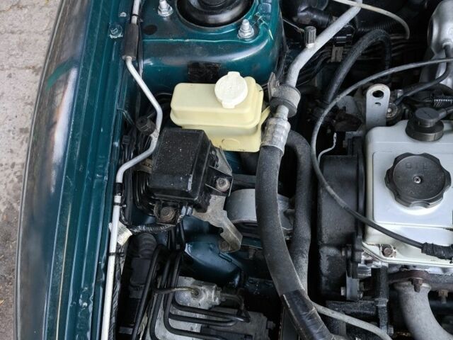 Зелений Міцубісі Харизма, об'ємом двигуна 1.6 л та пробігом 357 тис. км за 1499 $, фото 16 на Automoto.ua