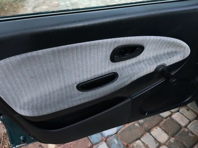 Зелений Міцубісі Харизма, об'ємом двигуна 1.6 л та пробігом 357 тис. км за 1499 $, фото 4 на Automoto.ua