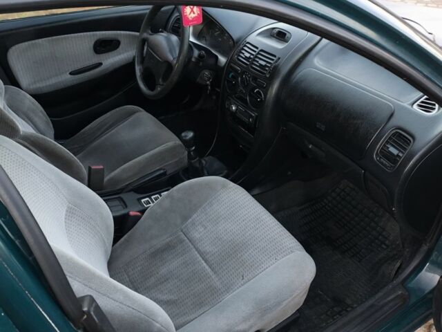 Зелений Міцубісі Харизма, об'ємом двигуна 1.6 л та пробігом 357 тис. км за 1499 $, фото 5 на Automoto.ua