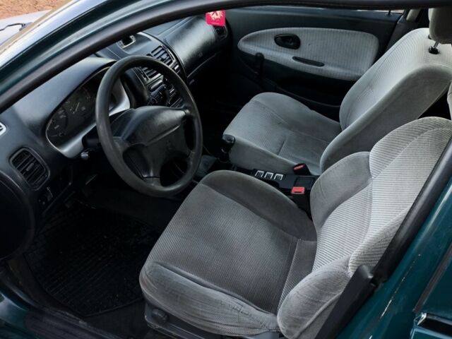 Зелений Міцубісі Харизма, об'ємом двигуна 1.6 л та пробігом 357 тис. км за 1499 $, фото 3 на Automoto.ua