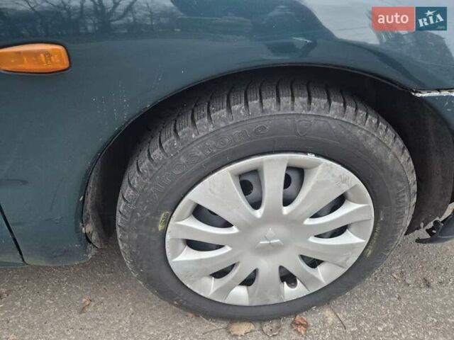 Зелений Міцубісі Харизма, об'ємом двигуна 1.8 л та пробігом 621 тис. км за 1399 $, фото 7 на Automoto.ua