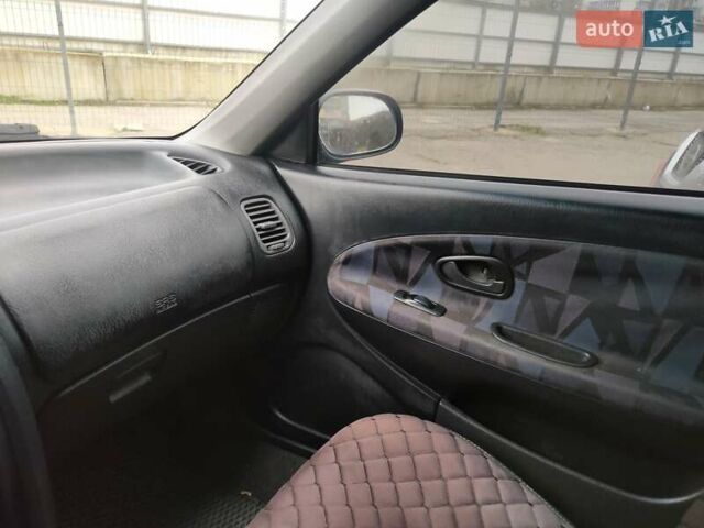 Зеленый Мицубиси Харизма, объемом двигателя 1.83 л и пробегом 255 тыс. км за 3500 $, фото 11 на Automoto.ua