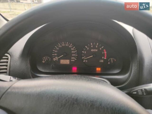 Зеленый Мицубиси Харизма, объемом двигателя 1.83 л и пробегом 255 тыс. км за 3500 $, фото 12 на Automoto.ua