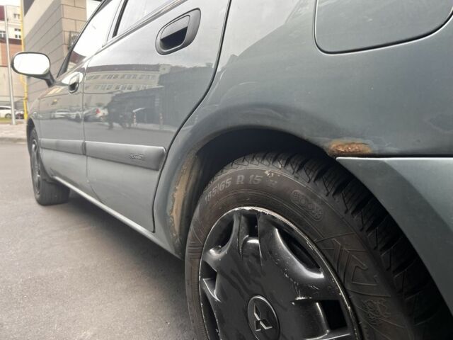 Зеленый Мицубиси Харизма, объемом двигателя 1.6 л и пробегом 211 тыс. км за 3200 $, фото 4 на Automoto.ua