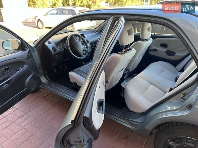 Зеленый Мицубиси Харизма, объемом двигателя 1.6 л и пробегом 193 тыс. км за 3456 $, фото 1 на Automoto.ua