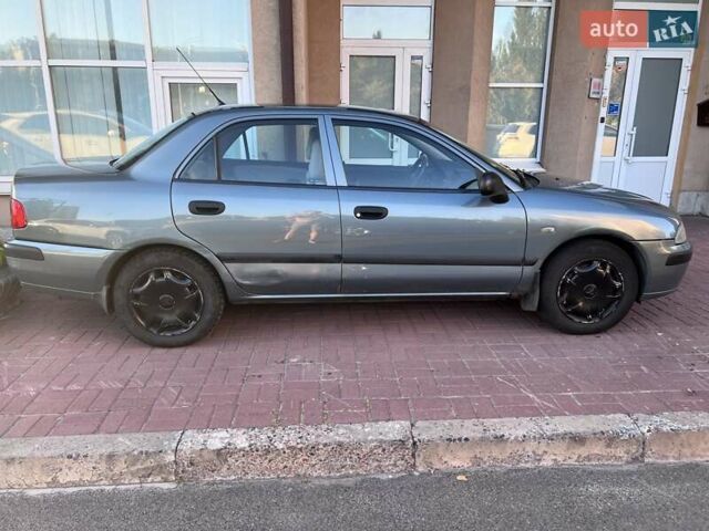 Зеленый Мицубиси Харизма, объемом двигателя 1.6 л и пробегом 193 тыс. км за 3456 $, фото 4 на Automoto.ua