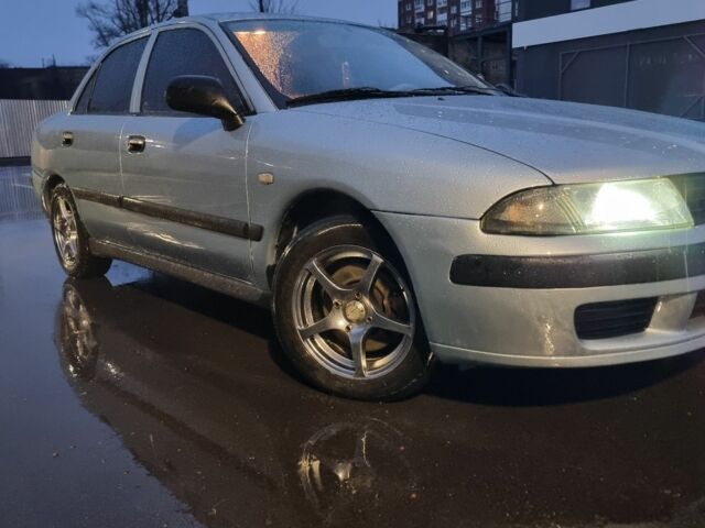 Зеленый Мицубиси Харизма, объемом двигателя 1.6 л и пробегом 220 тыс. км за 3200 $, фото 1 на Automoto.ua