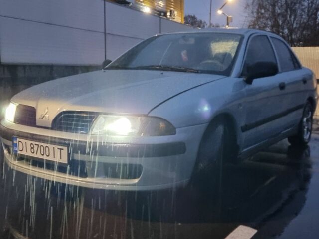 Зеленый Мицубиси Харизма, объемом двигателя 1.6 л и пробегом 220 тыс. км за 3200 $, фото 5 на Automoto.ua