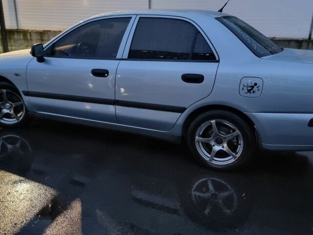 Зеленый Мицубиси Харизма, объемом двигателя 1.6 л и пробегом 220 тыс. км за 3200 $, фото 4 на Automoto.ua