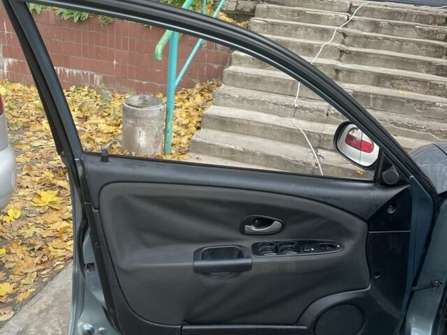 Міцубісі Харизма 2003 у Дніпро (Дніпропетровську) на Automoto.ua Зелений Міцубісі Харизма, об'ємом двигуна 1.6 л та пробігом 267 тис. км за 2700 $, фото 6 на Automoto.ua