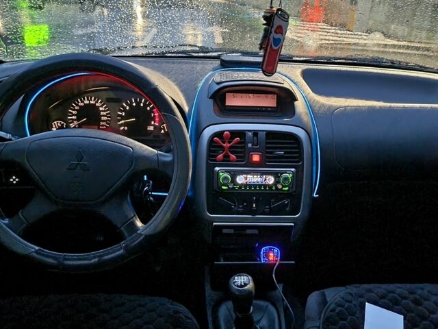 Зеленый Мицубиси Харизма, объемом двигателя 1.6 л и пробегом 220 тыс. км за 3200 $, фото 6 на Automoto.ua